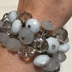 B28 Stunning vintage acrylic bauble bracelet